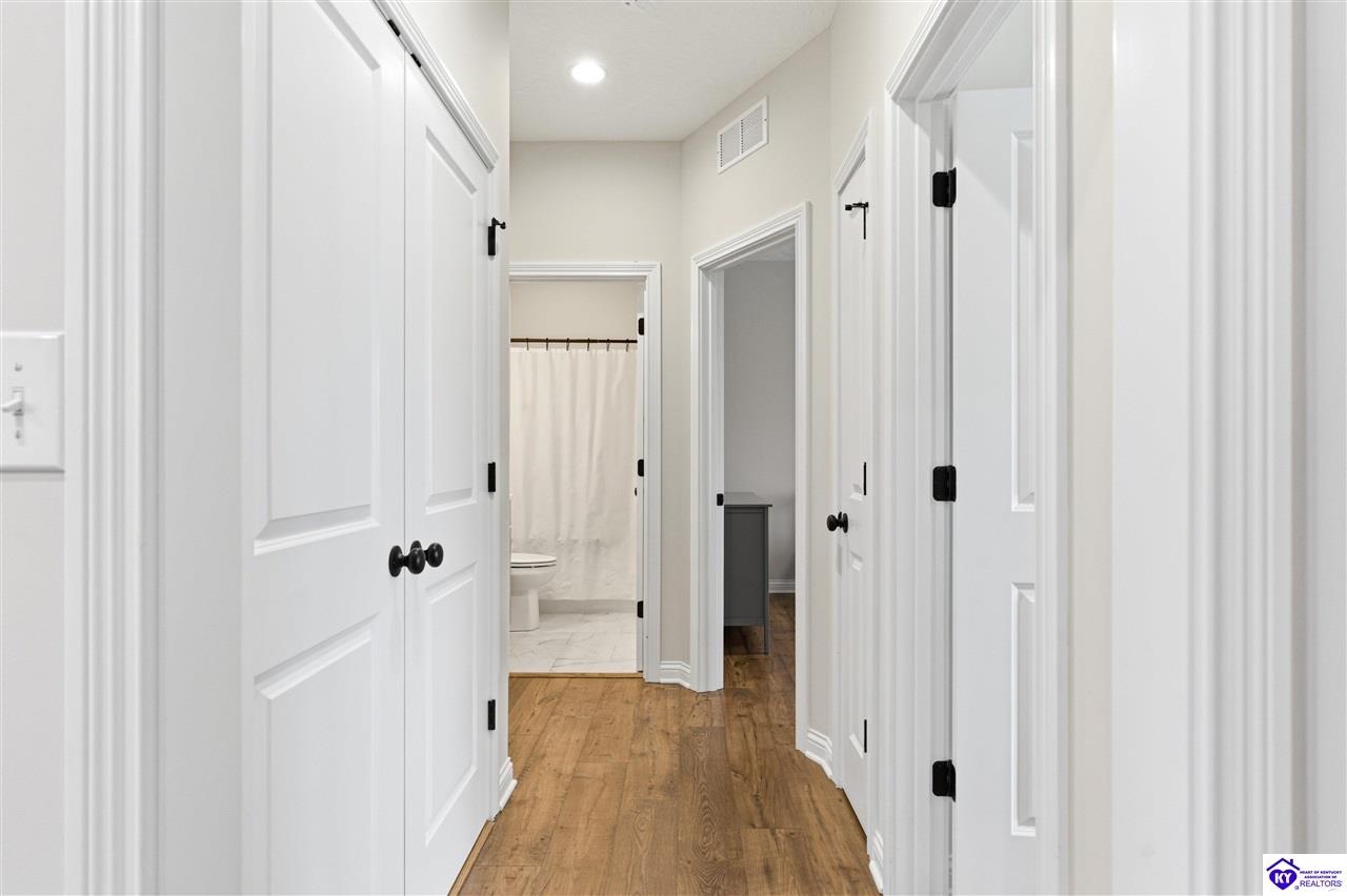 124 Aiden Lane photo 11