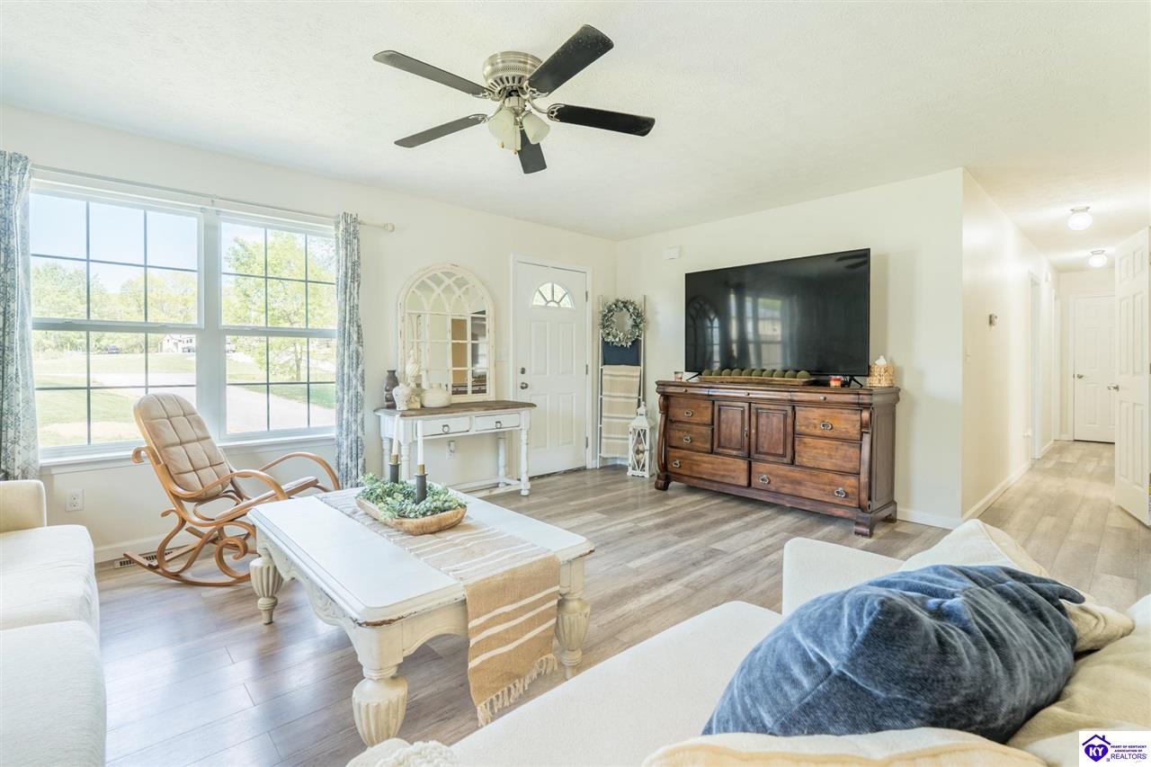 1122 Garrett Road photo 8