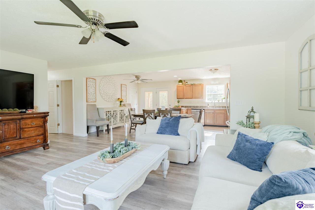 1122 Garrett Road photo 9