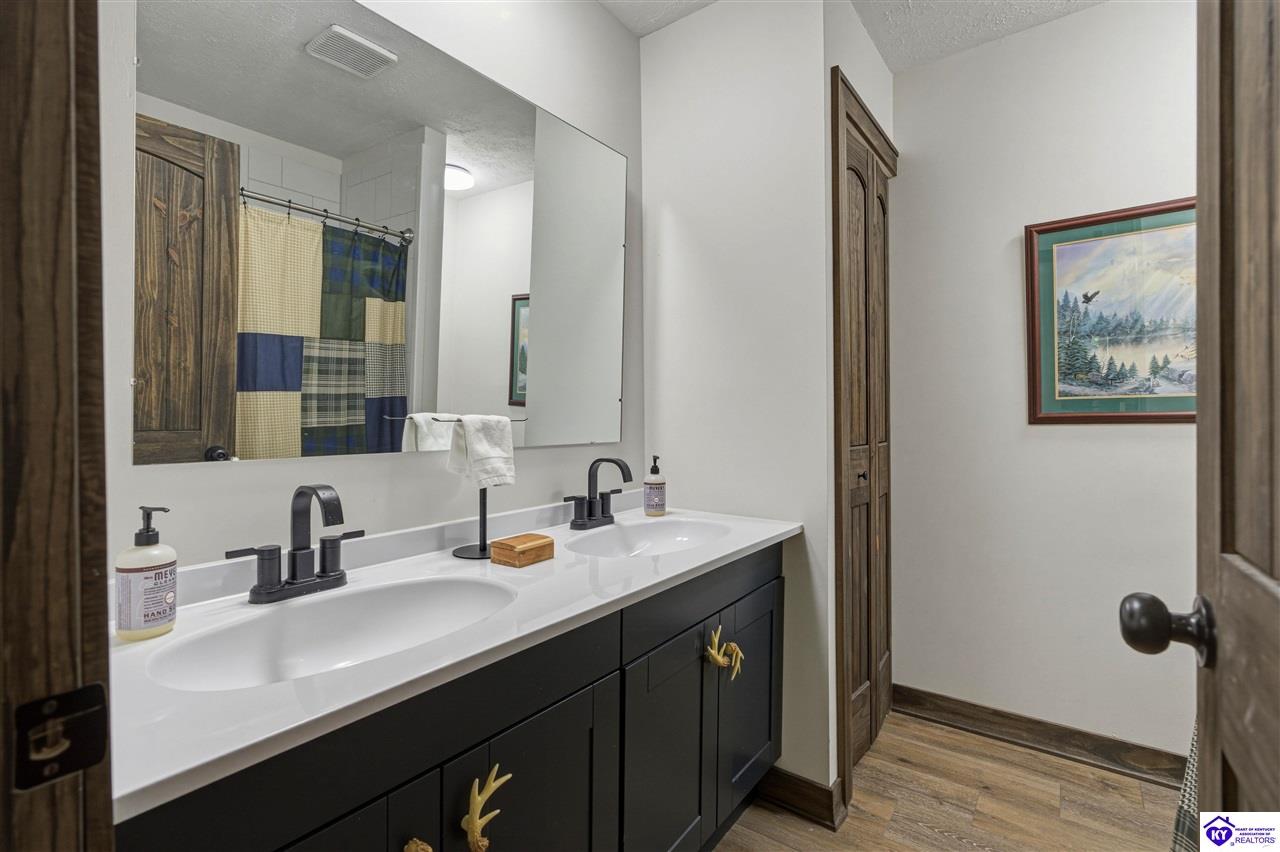 73 Hawthorne Court photo 21