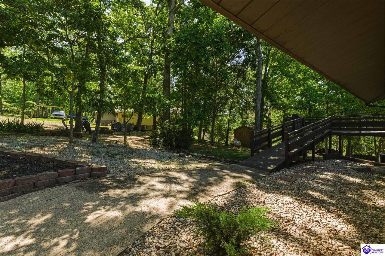 73 Hawthorne Court photo 36