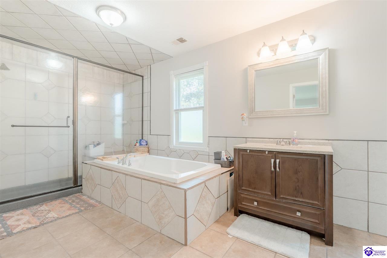 100 Lake Drive photo 18